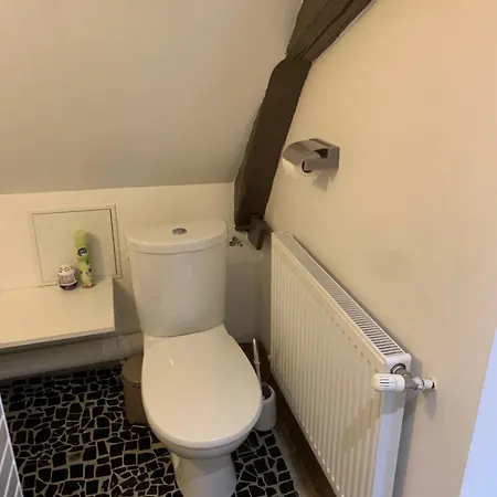 Chaleureuse Avec Accès Indépendant Et Sanitaires Indépendants Appart hôtel La Menitré