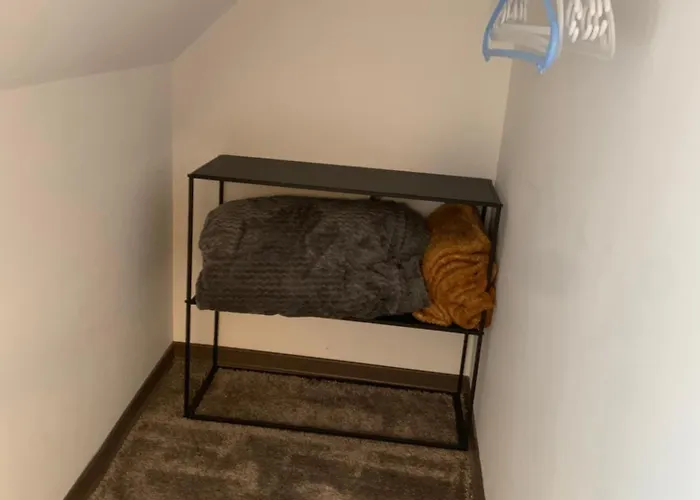 Chaleureuse Avec Acces Independant Et Sanitaires Independants La Menitré